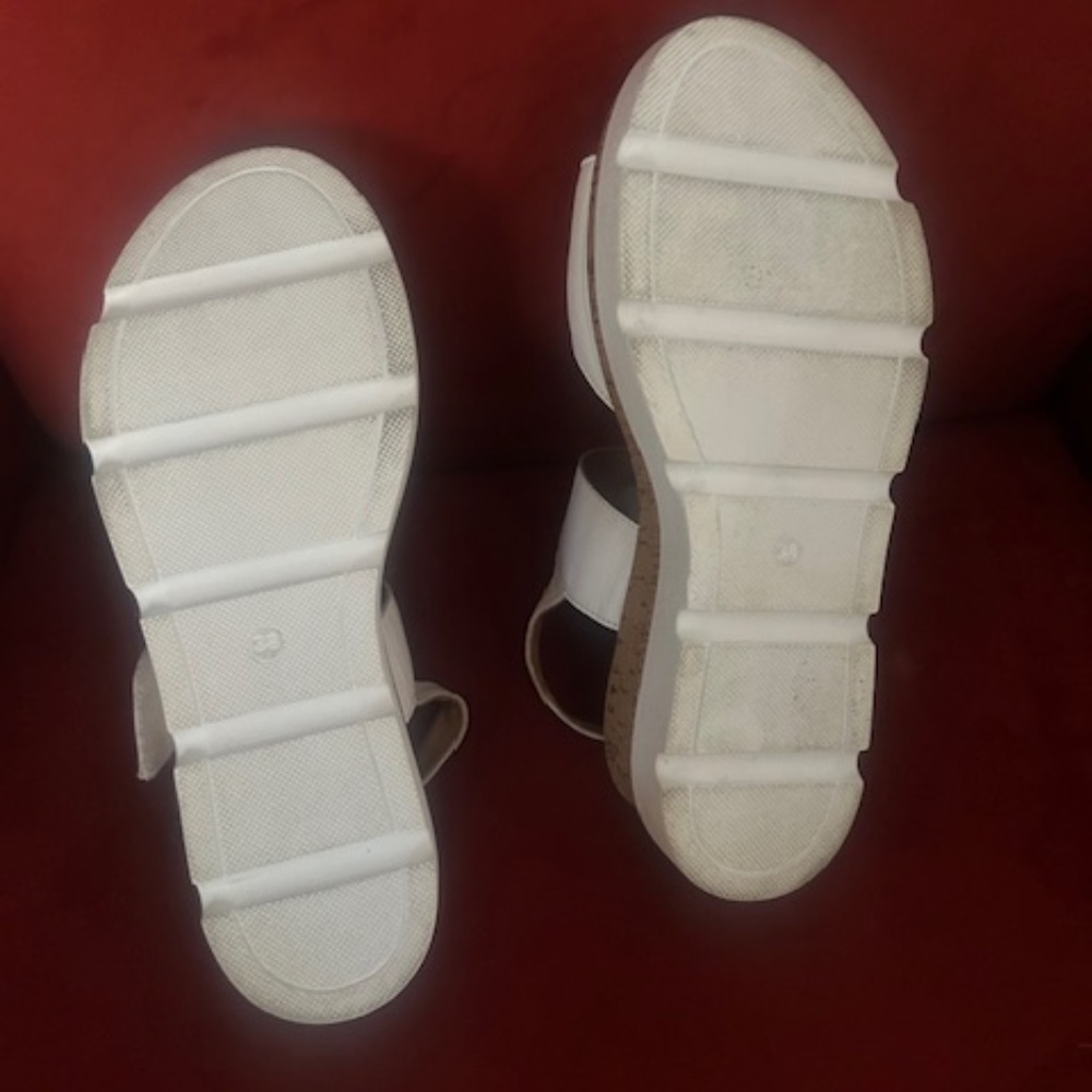 Spring Step Sandals - Picture 6 of 8